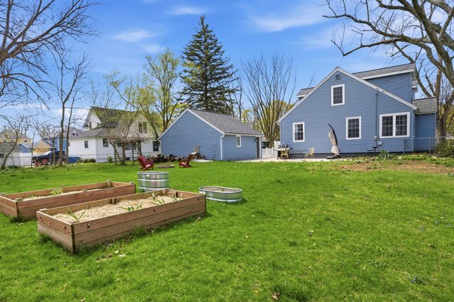 220 Barber Street, Spring Lake Vllg, MI 49456