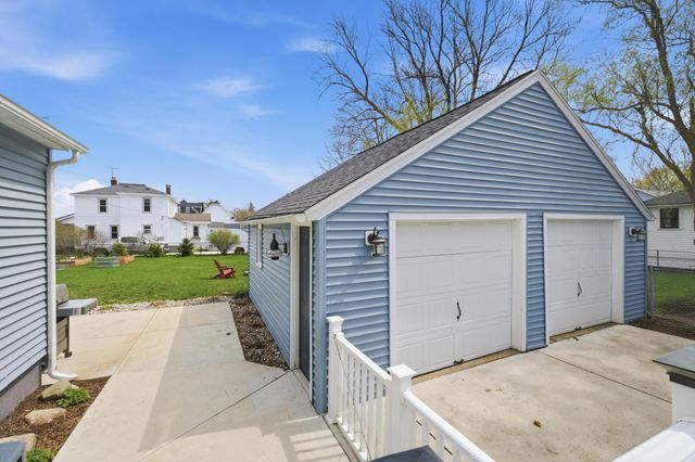 220 Barber Street, Spring Lake Vllg, MI 49456