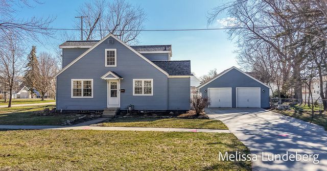 220 Barber Street, Spring Lake Vllg, MI 49456