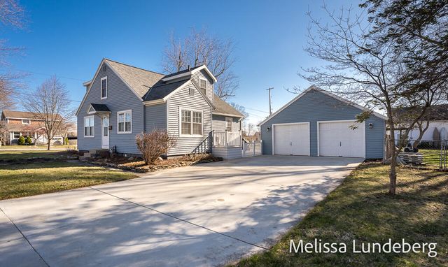 220 Barber Street, Spring Lake Vllg, MI 49456