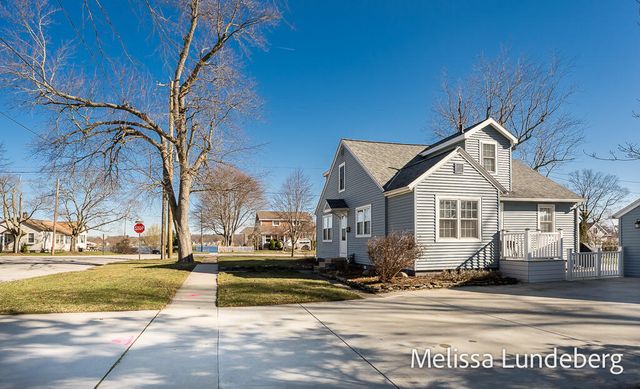 220 Barber Street, Spring Lake Vllg, MI 49456