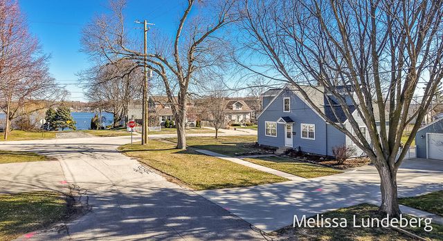 220 Barber Street, Spring Lake Vllg, MI 49456