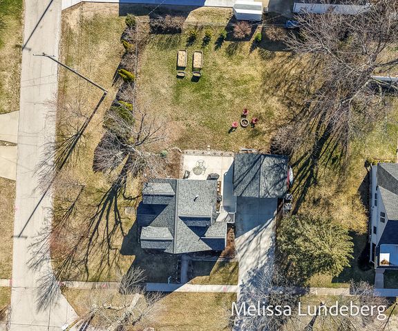 220 Barber Street, Spring Lake Vllg, MI 49456