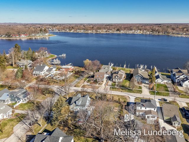 220 Barber Street, Spring Lake Vllg, MI 49456