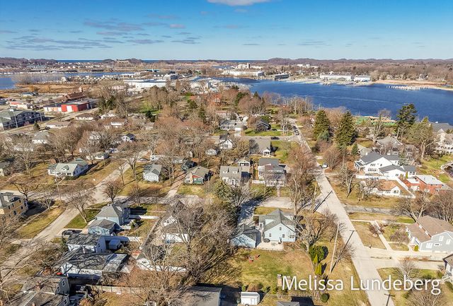 220 Barber Street, Spring Lake Vllg, MI 49456