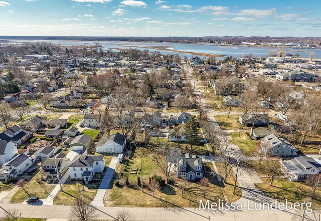 220 Barber Street, Spring Lake Vllg, MI 49456