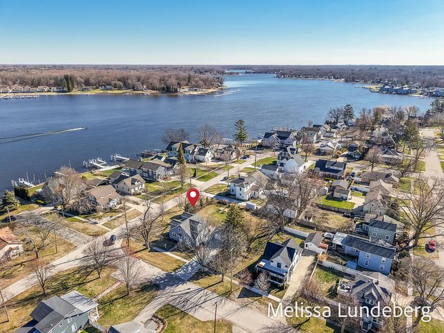 220 Barber Street, Spring Lake Vllg, MI 49456