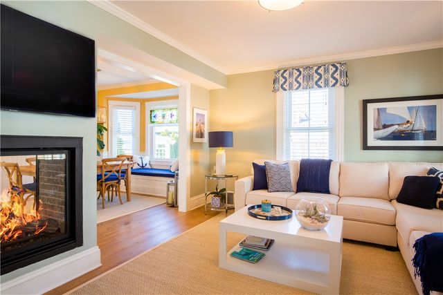 21 Lee Avenue, Newport, RI 02840