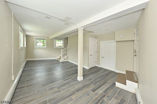 221 Lakeview Dr, Ridgewood Village, NJ 07450