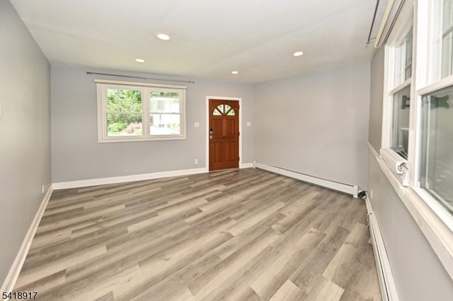 221 Lakeview Dr, Ridgewood Village, NJ 07450