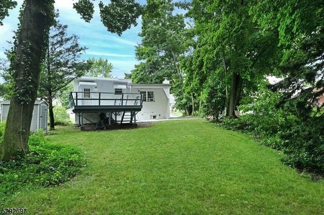 221 Lakeview Dr, Ridgewood Village, NJ 07450