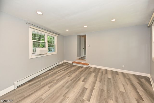 221 Lakeview Dr, Ridgewood Village, NJ 07450