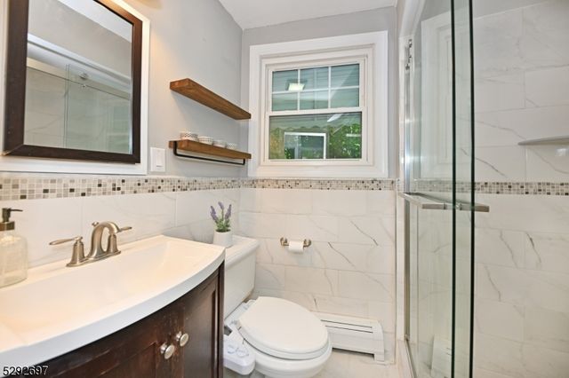 221 Lakeview Dr, Ridgewood Village, NJ 07450