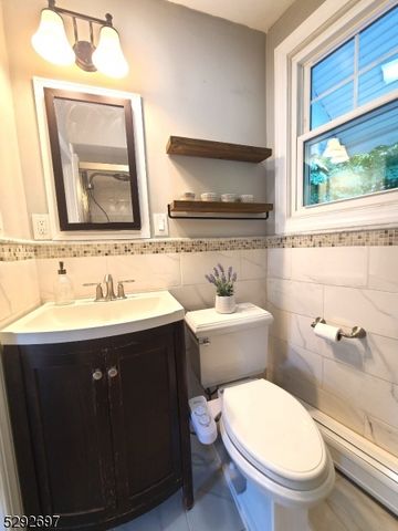 221 Lakeview Dr, Ridgewood Village, NJ 07450