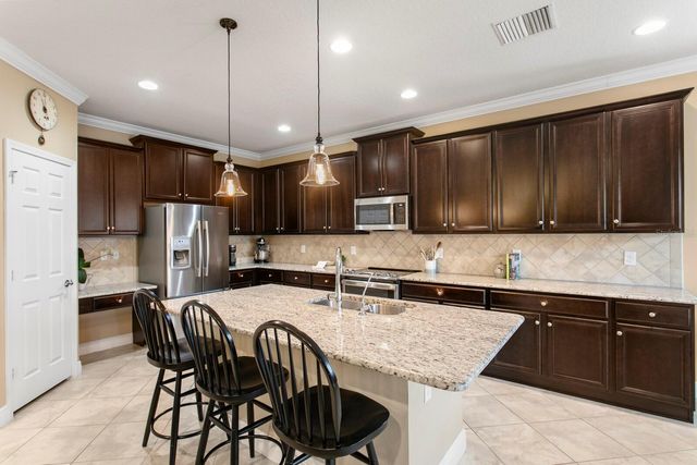 19406 BUTTERWOOD LANE, Lutz, FL 33558