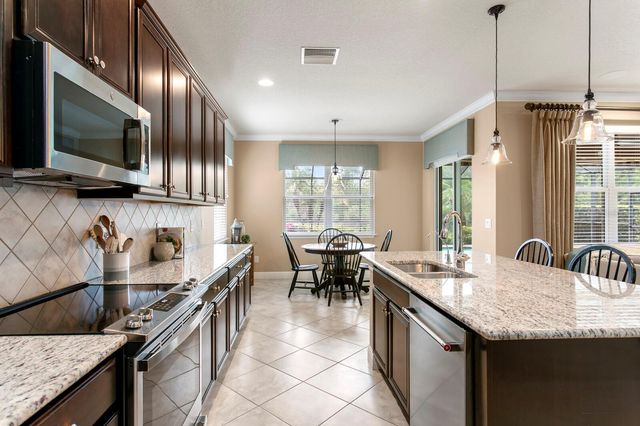 19406 BUTTERWOOD LANE, Lutz, FL 33558