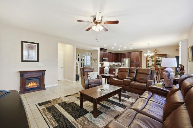 9532 Moss Hill Way, Sacramento, CA 95829