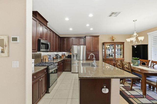 9532 Moss Hill Way, Sacramento, CA 95829