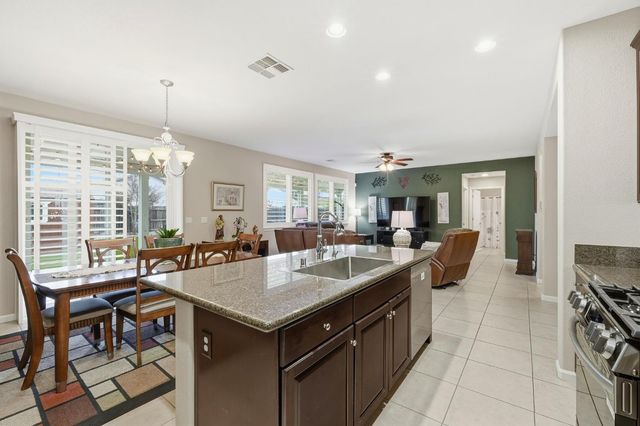 9532 Moss Hill Way, Sacramento, CA 95829