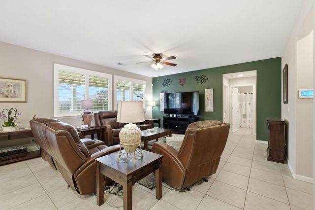 9532 Moss Hill Way, Sacramento, CA 95829