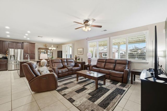 9532 Moss Hill Way, Sacramento, CA 95829