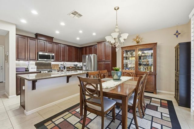 9532 Moss Hill Way, Sacramento, CA 95829