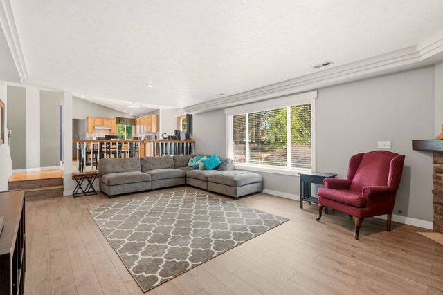 4417 E Woodglen Rd, Mead, WA 99021