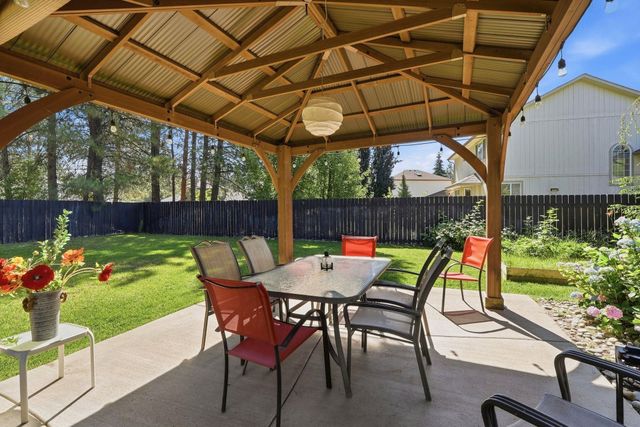4417 E Woodglen Rd, Mead, WA 99021