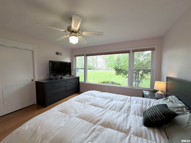 806 FONDULAC Drive, East Peoria, IL 61611