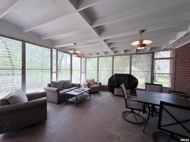 806 FONDULAC Drive, East Peoria, IL 61611