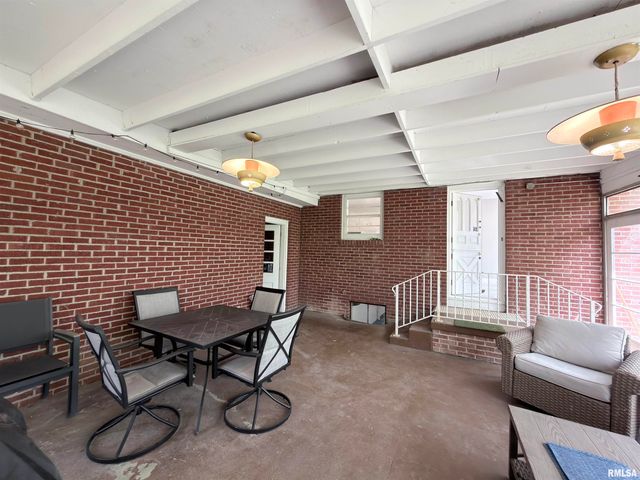 806 FONDULAC Drive, East Peoria, IL 61611
