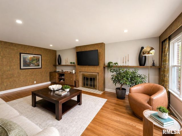 806 FONDULAC Drive, East Peoria, IL 61611