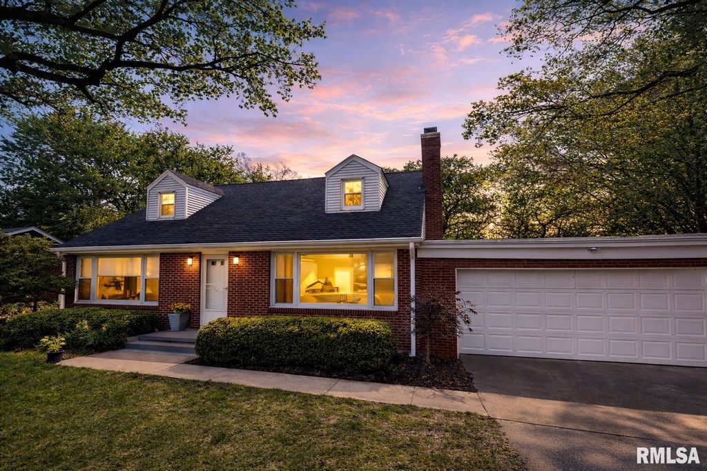 806 FONDULAC Drive, East Peoria, IL 61611
