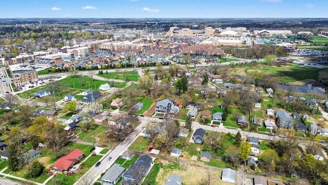 1335 Corby Boulevard B, South Bend, IN 46617