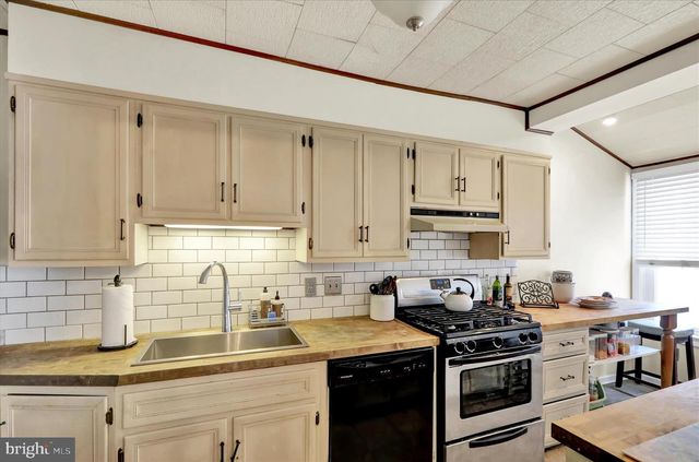 564 MARSHALL AVE, Reading, PA 19606