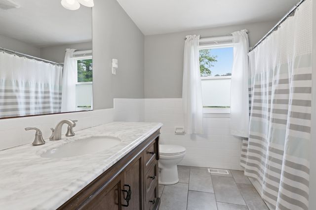 38 Peter Rd, North Reading, MA 01864