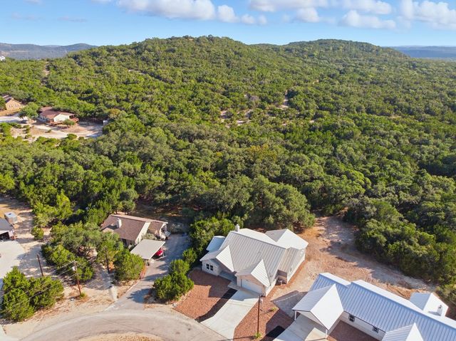 207 Deer Oaks Dr, Lakehills, TX 78063