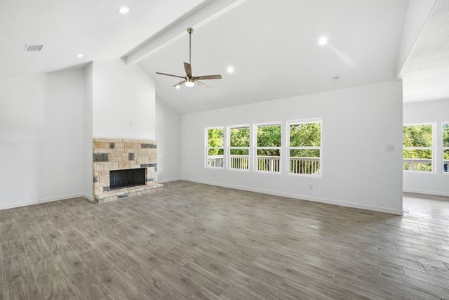 207 Deer Oaks Dr, Lakehills, TX 78063