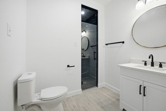 207 Deer Oaks Dr, Lakehills, TX 78063