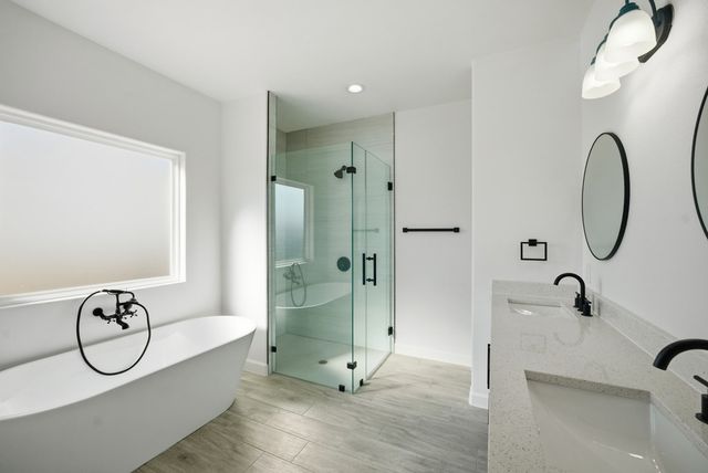 207 Deer Oaks Dr, Lakehills, TX 78063