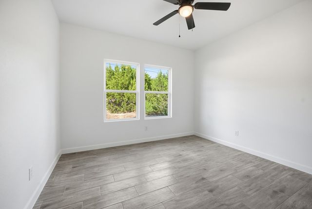 207 Deer Oaks Dr, Lakehills, TX 78063