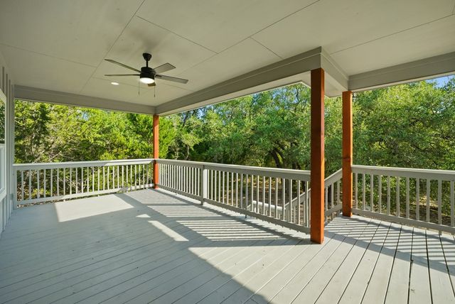 207 Deer Oaks Dr, Lakehills, TX 78063