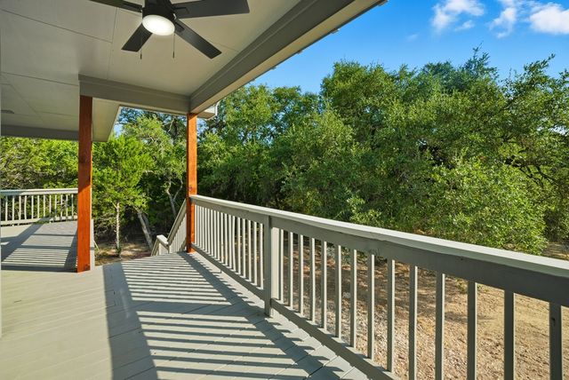 207 Deer Oaks Dr, Lakehills, TX 78063