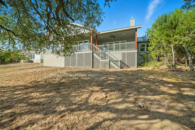 207 Deer Oaks Dr, Lakehills, TX 78063