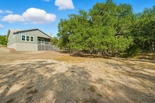 207 Deer Oaks Dr, Lakehills, TX 78063