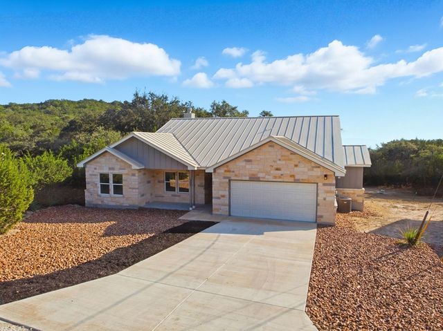 207 Deer Oaks Dr, Lakehills, TX 78063