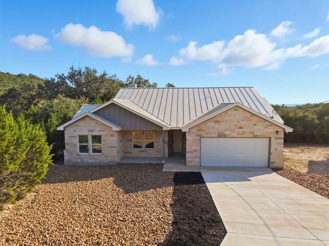 207 Deer Oaks Dr, Lakehills, TX 78063