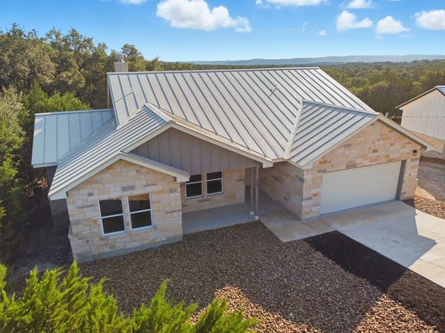 207 Deer Oaks Dr, Lakehills, TX 78063