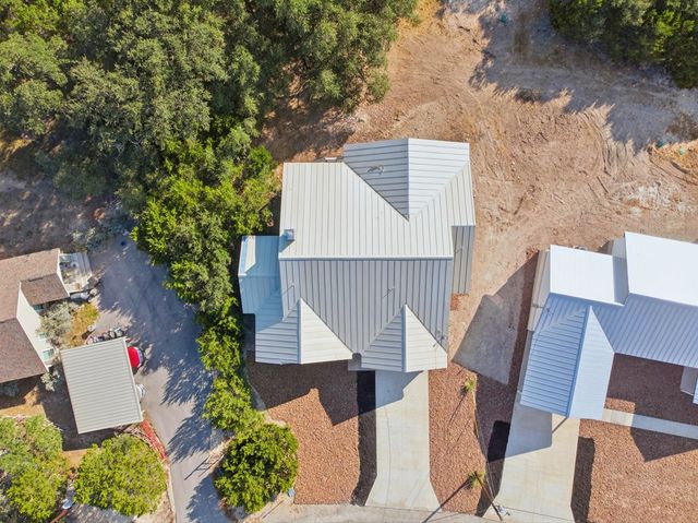 207 Deer Oaks Dr, Lakehills, TX 78063