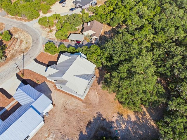 207 Deer Oaks Dr, Lakehills, TX 78063